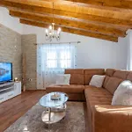 Bonissa, A Private And Tranquil Haven Amidst Nature 度假居 *
